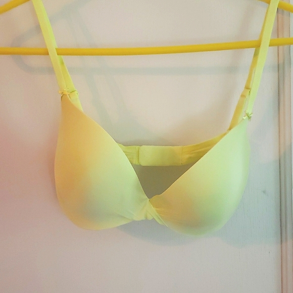 Victoria's Secret 32D Plunge Bra - Picture 3 of 5